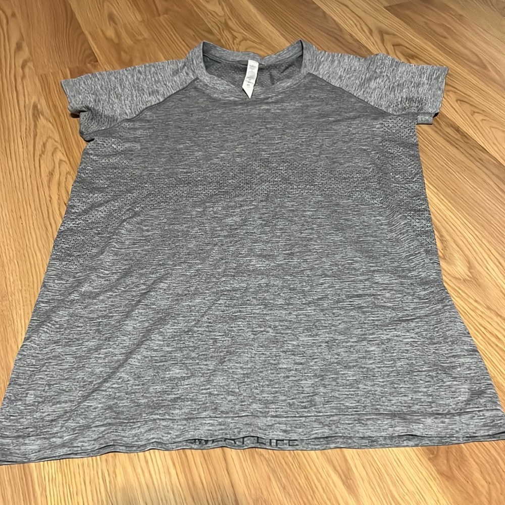 LuLu Swiftly Tech Size 8